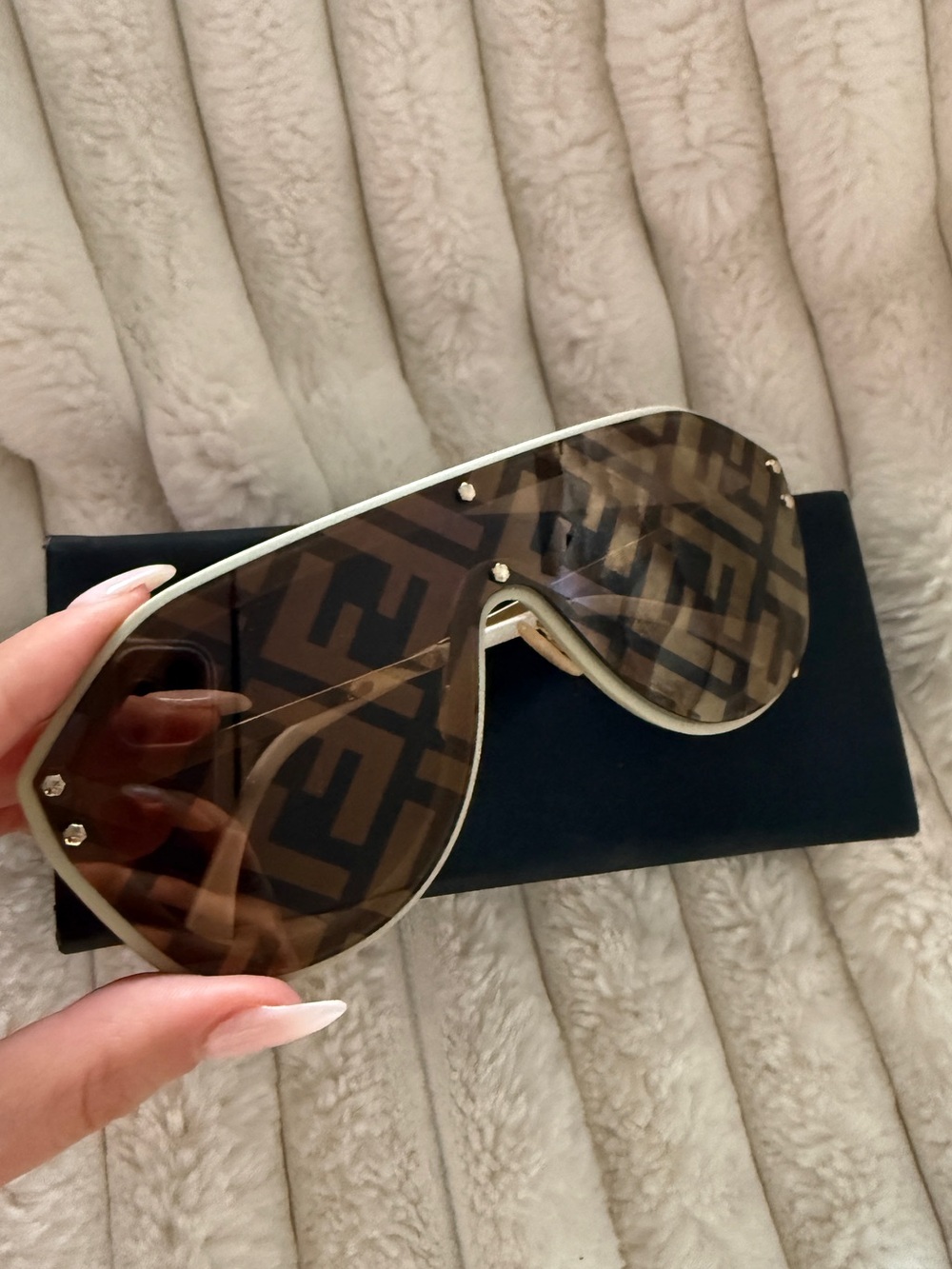 FENDI logo sunglasses
